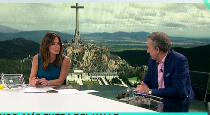 Mámen Mendizábal y el portavoz de la Fundación Francisco Franco en 'Más vale tarde'