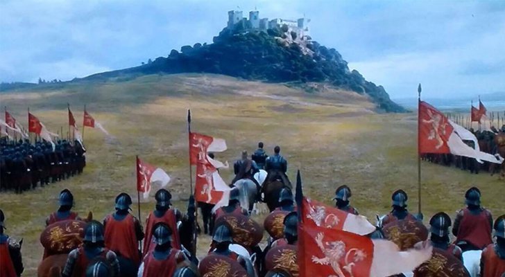 El ejército Lannister llega a Altojardín, frente al castillo de Almódovar del Río