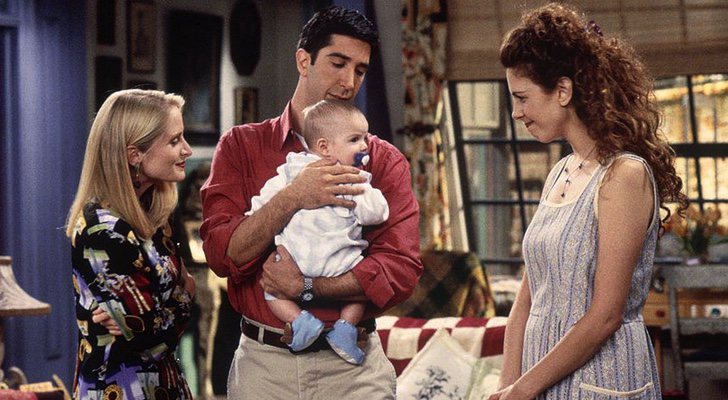 Susan y Carol junto a Ross en &#39;Friends&#39;