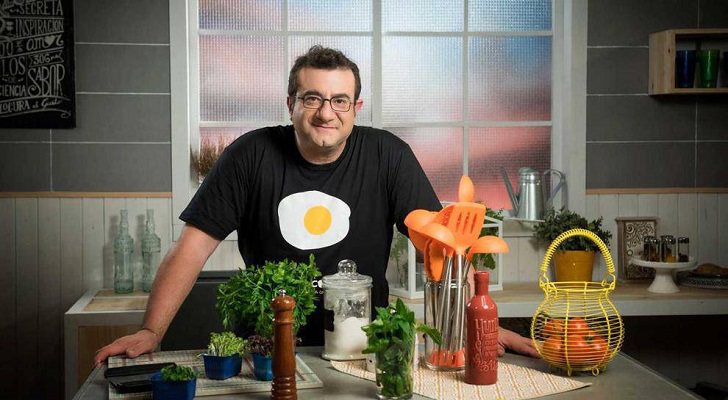 Sergio Fernández presentador de 'Cocinamos contigo'