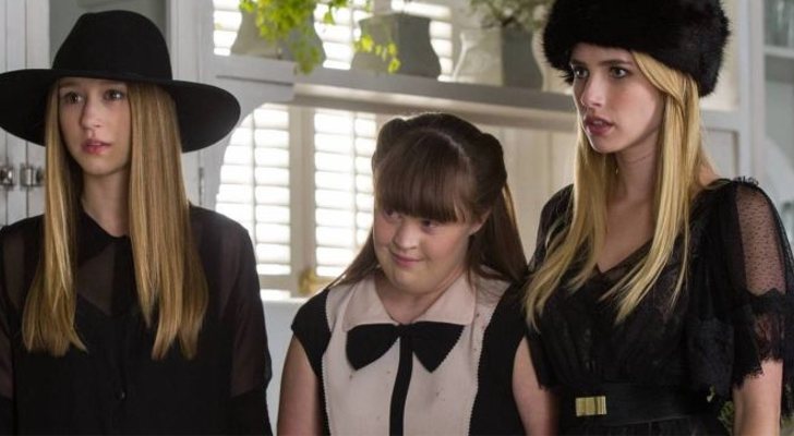 Taissa Farmiga, Jaime Brewer y Emma Roberts en 'American Horror Story'