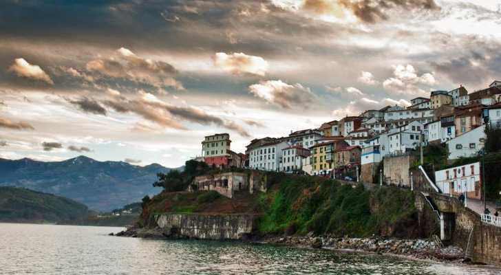 Lastres, Asturias, se convirtió en San Martín del Sella en 'Doctor Mateo'