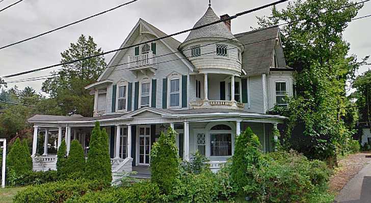 La casa de 'Sabrina, cosas de brujas' está en Freehold, Nueva Jersey
