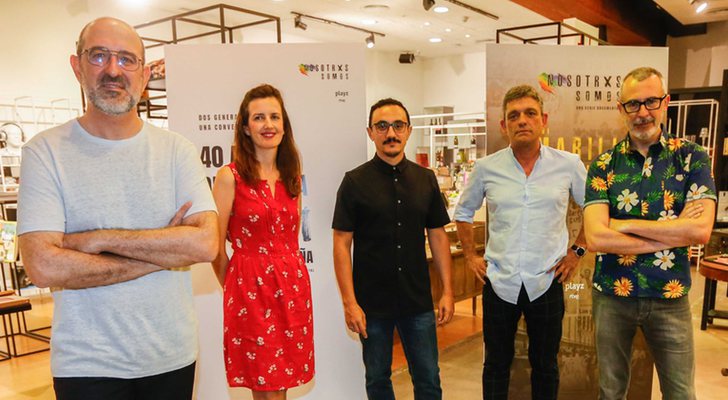 El equipo de &#39;Nosotrxs somos&#39; con el director, César Vallejo, en el centro