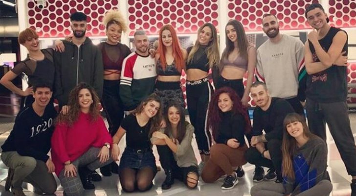 Algunos de los triunfitos con los bailarines de la Academia