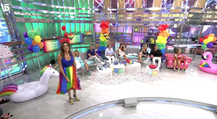 Paz Padilla y los colaboradores de 'Sálvame' celebrando el Día del Orgullo Gay