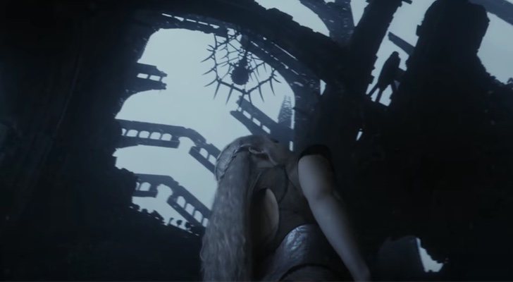 Daenerys en el salón del trono destruido