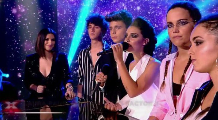 Laura Pausini actúa con los finalistas de 'Factor X'