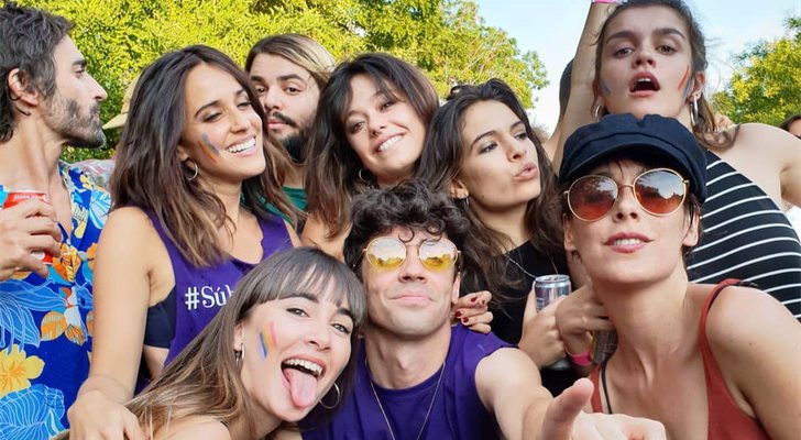 Aitana, Amaia y el equipo de &#39;Paquita Salas&#39; en el desfile del Orgullo