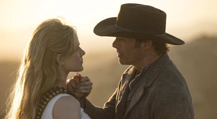 Dolores y Teddy de 'Westworld', interpretados por Evan Rachel Wood y James Marsden, respectivamente