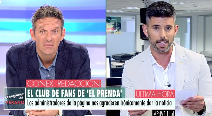 Joaquín Prat escucha la información sobre el club de fans de "El Prenda" en 'El programa del verano'