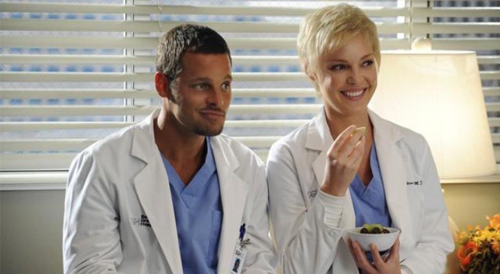 Justin Chambers y Katherine Heigl en 'Anatomía de Grey'