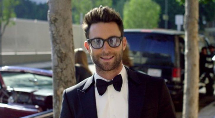 Adam Levine en el videoclip de "Sugar"