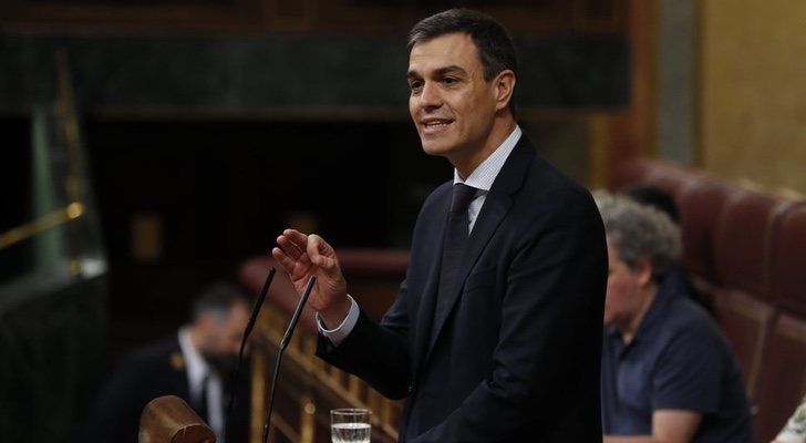 Pedro Sánchez en dando un discurso el Congreso de los Diputados