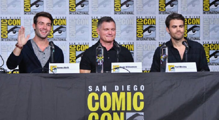 James Wolk, Kevin Williamson y Paul Wesley en la Comic-Con 2018 de San Diego