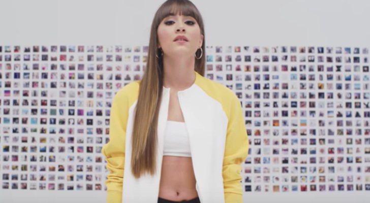 Aitana Ocaña en el videoclip de "Teléfono"