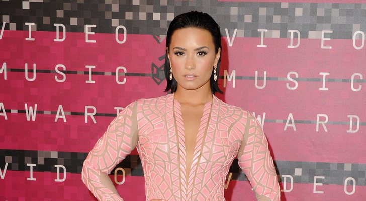 Demi Lovato en la alfombra roja de los "Video Music Awards"