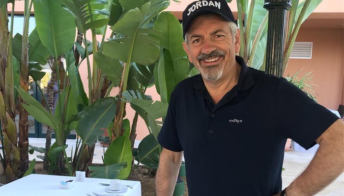 Carlos Sobera se recupera sonriente