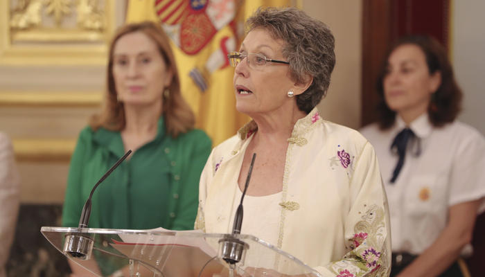 Rosa María Mateo prometiendo su cargo
