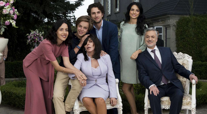 Elenco principal de &#39;La casa de las flores&#39;