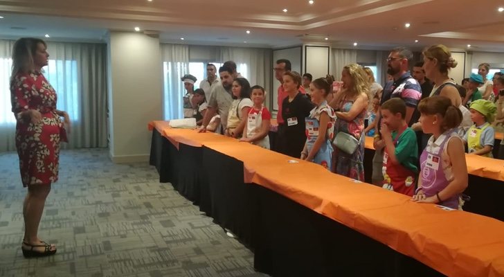 Esther González, directora de casting de &#39;MasterChef Junior 6&#39;, habla a los presentes