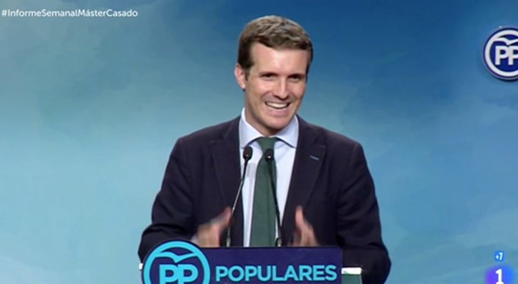 Pablo Casado declarando sobre su máster en unas imágenes recogidas por 'Informe semanal'