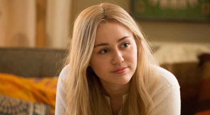 Miley Cyrus como Darlene en 'Crisis in Six Scenes'