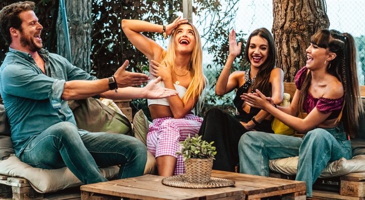 Jota Abril con Mimi, Ana Guerra y Aitana