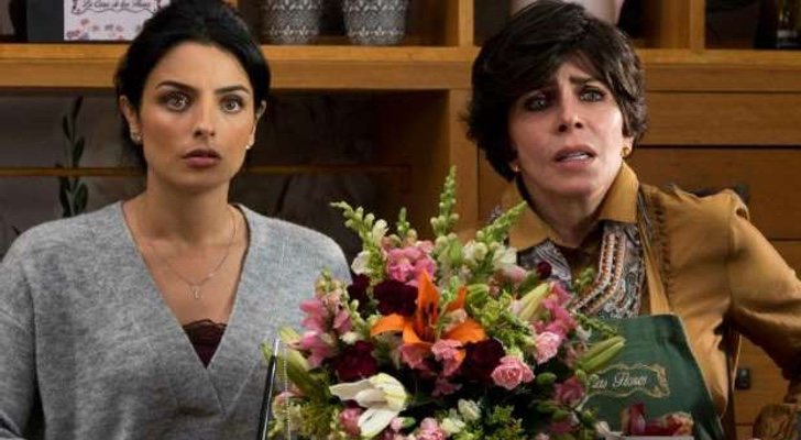 Verónica Castro y Aislinn Derbez, Elena y Virginia de la Mora, en 'La casa de las flores' de Netflix
