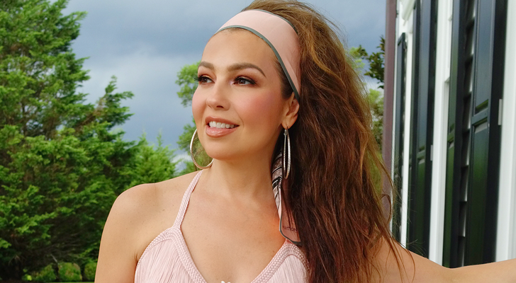 Thalía después de cantar "Me Oyen, Me Escuchan"