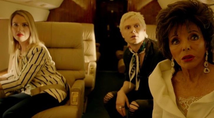 Leslie Grossman, Evan Peters, y Joan Collins en 'American Horror Story:Apocalypse'