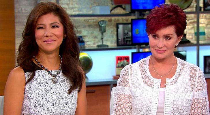 Julie Chen junto a Sharon Osbourne en 'The Talk'