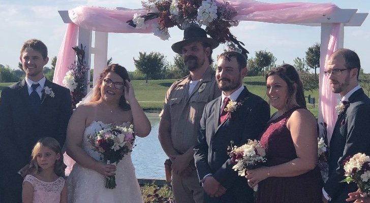 David Harbour en la boda de una fan de 'Stranger Things'