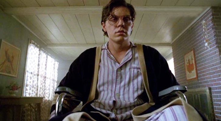 Evan Peters interpretando a Kit Walker en 'American Horror Story: Asylum'