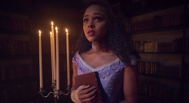 Ashley Santos, Emily en 'American Horror Story: Apocalypse'