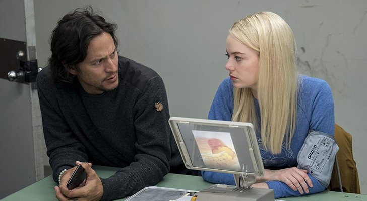 Cary Fukunaga y Emma Stone durante el rodaje de 'Maniac'