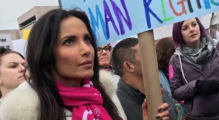 La presentadora durante una manifestación