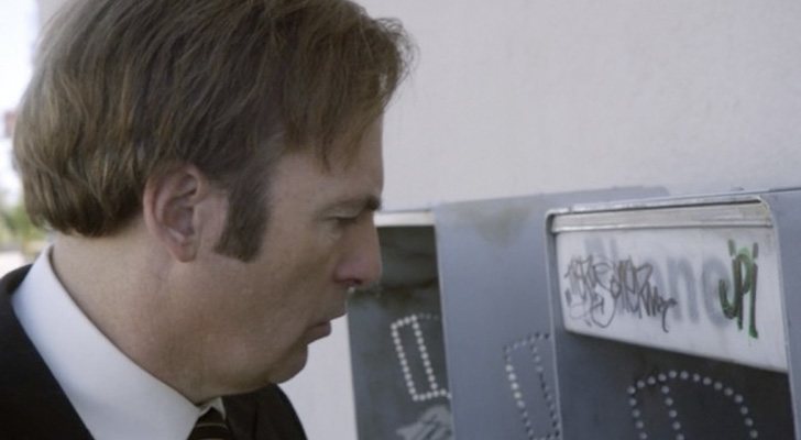 Jimmy hablando por teléfono en 'Better Call Saul'