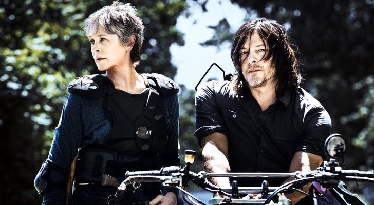 Norman Reedus como Daryl y Melissa McBrid como Carol de 'The Walking Dead'