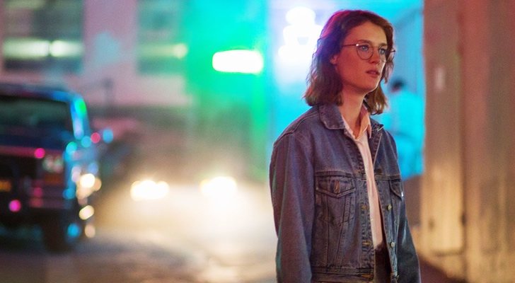 Mackenzie Davis en un fotograma del episodio 'San Junipero'