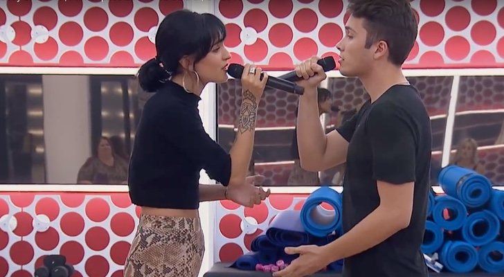 Natalia y Damion cantando durante el primer pase de micros de la Gala 3
