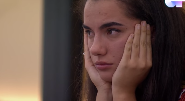 Marta derrumbada después del tercer pase de micros