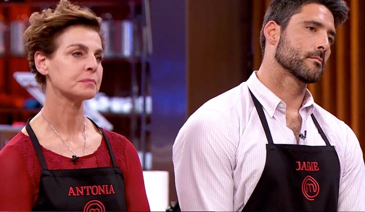 Antonia Dell'Atte y Jaime Nava esperando a los jueces en 'MasterChef Celebrity 3'