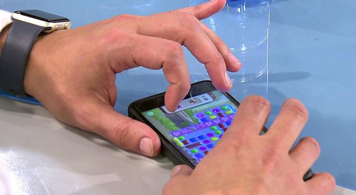 Kiko Hernández juega a &#39;Candy Crush&#39; en &#39;Sálvame&#39;