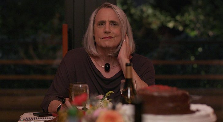 Maura (Jeffrey Tambor) sorprende a sus familiares con la revelación de su transexualidad en &#39;Transparent&#39;