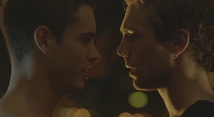 Bruno (David Solans) le confiesa sus sentimientos a Pol (Carlos Cuevas) en 'Merlí'