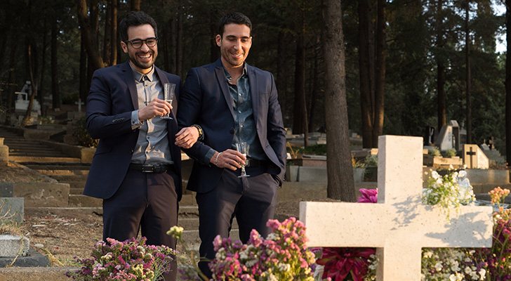 Lito (Miguel Ángel Silvestre) se relaja con Hernando (Alfonso Herrera) tras salir del armario en &#39;Sense8&#39;