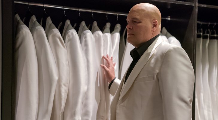 Wilson Fisk (Vincent D'Onofrio) contempla la ciudad de Nueva York