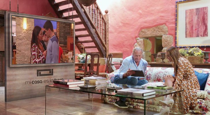 Paula revisionando su aparición en &#39;7 Vidas&#39;