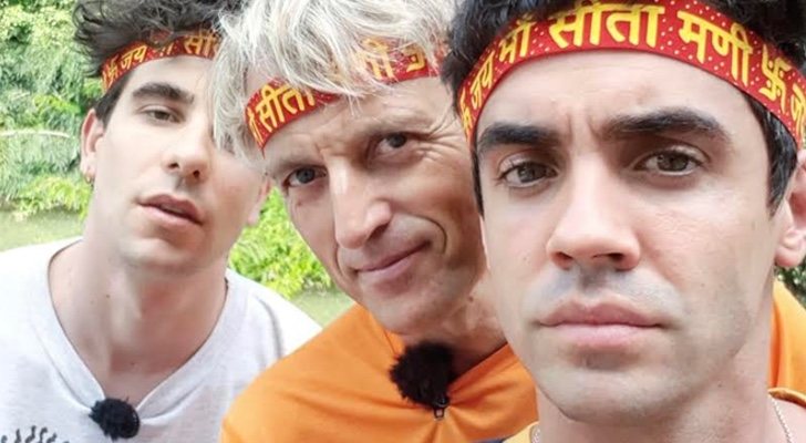 Javier Calvo, Jesús Calleja y Javier Ambrossi en la India en 'Planeta Calleja'